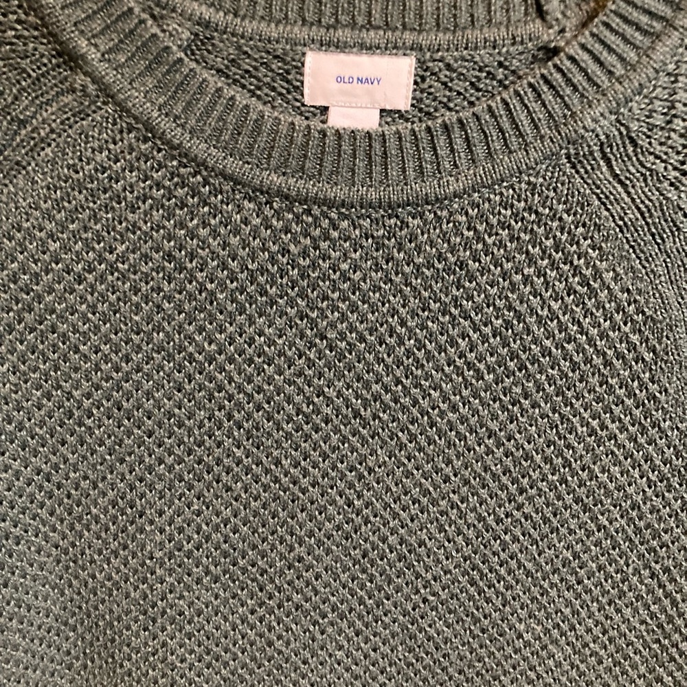 Old navy size small it's greenish gray color it has small splits on side